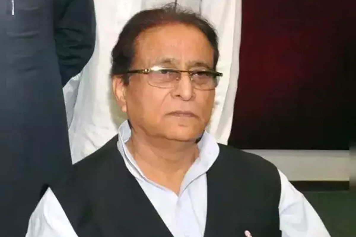 জেলাশাসককে দিয়ে ‘জুতো সাফ’ করানোর হুমকি, আজম খানকে ২ বছরের কারাদণ্ড আদালতের
