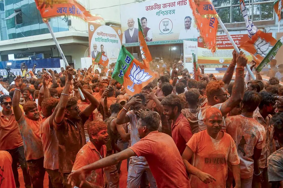 পশ্চিমবঙ্গের রাজনৈতিক ক্যানভাসে নতুন রঙের পোঁচ, পরিবর্তন কি নবকলেবরে?