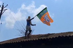 বাঁকুড়ায় তৃণমূল কার্যালয়ের চালে বিজেপির পতাকা, দিকে দিকে ‘দখলের হামলা’ পদ্মশিবিরের