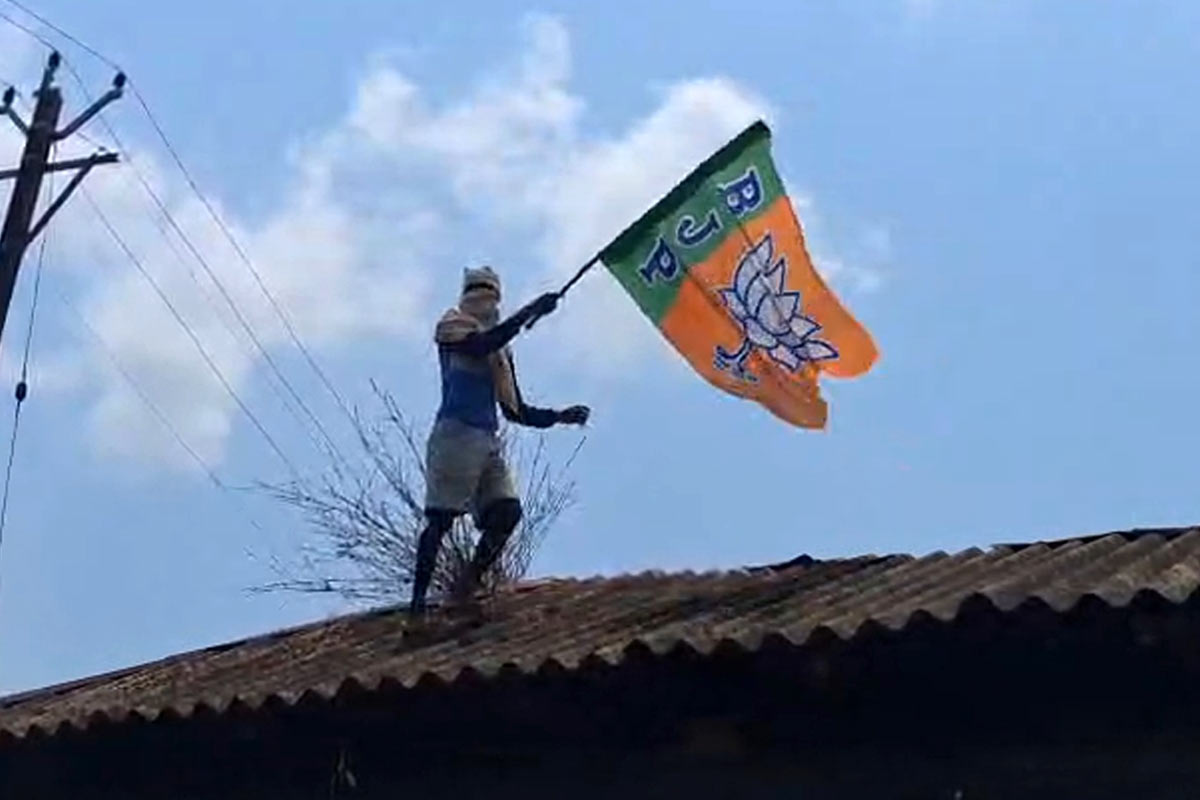 বাঁকুড়ায় তৃণমূল কার্যালয়ের চালে বিজেপির পতাকা, দিকে দিকে ‘দখলের হামলা’ পদ্মশিবিরের