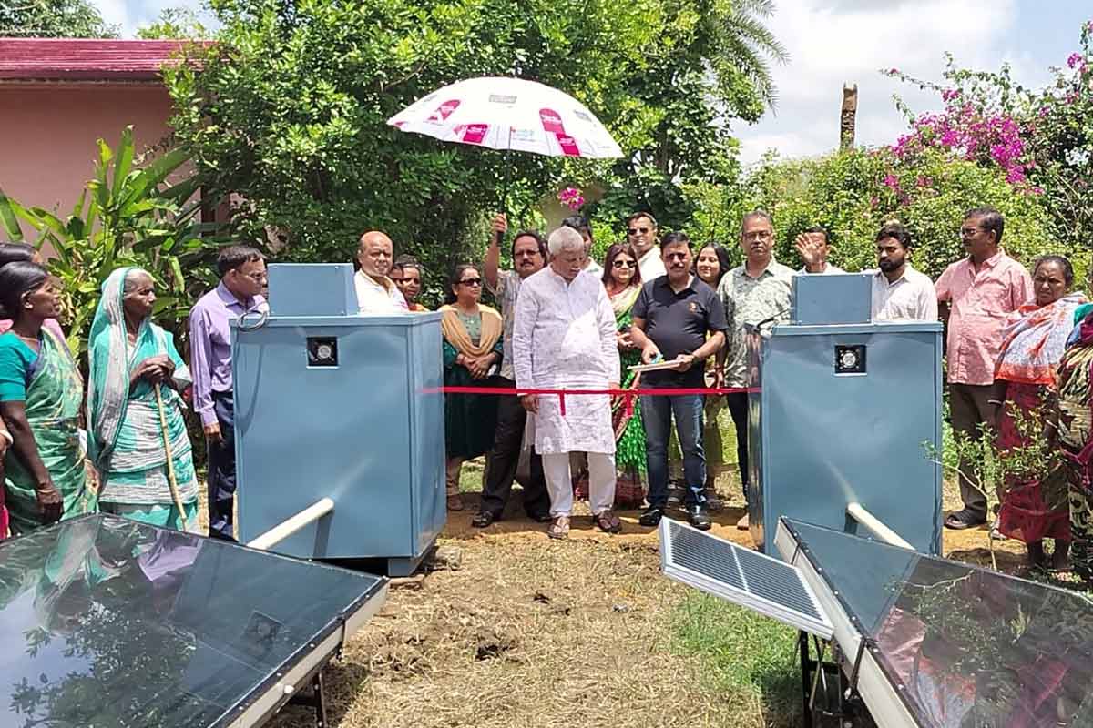 বীরভূমে স্বনির্ভরতার স্বপ্ন, আদিবাসী মহিলাদের দিশা দেখাচ্ছে ‘উৎকর্ষে আরোহন’