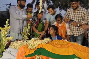 চণ্ডীপুরের বাড়িতে চন্দ্রনাথের দেহ, কান্নায় ভাঙলেন আত্মীয়রা, শোকে বিহ্বল অধিকারী পরিবারও