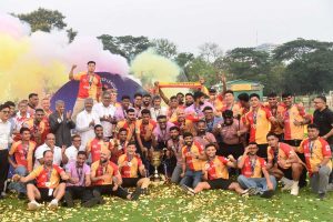 ইস্টবেঙ্গলে আবেগের জনসমুদ্র, ‘ভারতসেরা’র ট্রফি ছুঁয়ে সমর্থকদের আর্জি, ‘থেকে যান অস্কার’