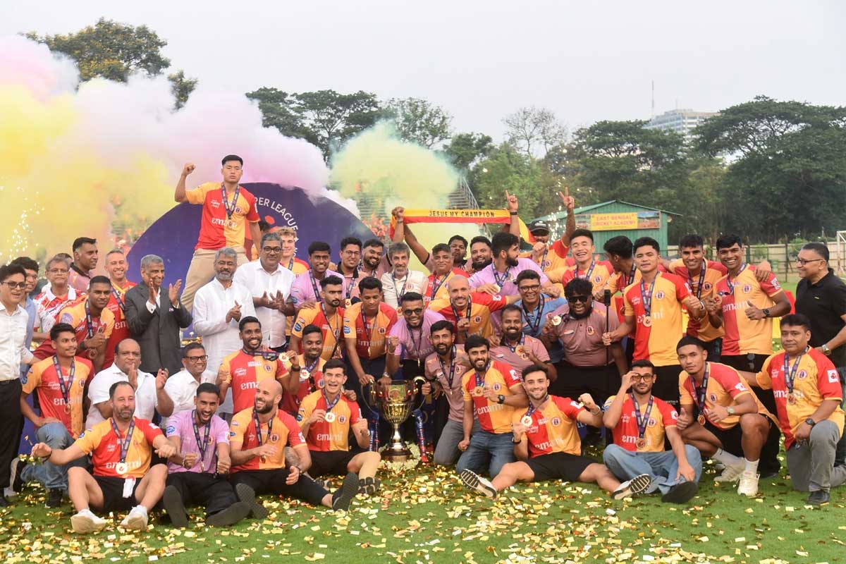 ইস্টবেঙ্গলে আবেগের জনসমুদ্র, ‘ভারতসেরা’র ট্রফি ছুঁয়ে সমর্থকদের আর্জি, ‘থেকে যান অস্কার’