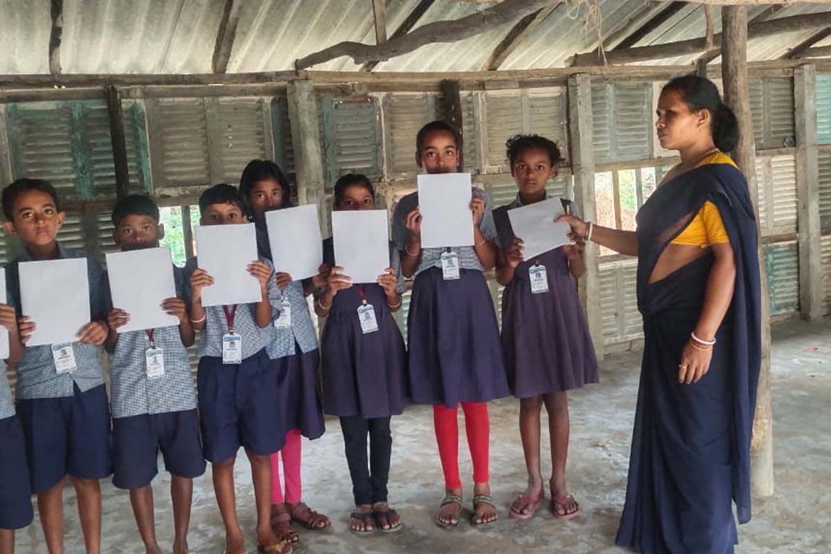 ফেলে দেওয়া খাতার পাতায় মিটবে অভাব, প্রান্তিক পড়ুয়াদের জন্য কলকাতায় বিশেষ উদ্যোগ