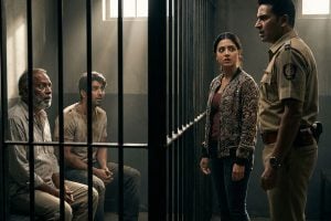 তরুণীকে খুনে বাবা-দাদাকে গ্রেপ্তার পুলিশের, মাস খানেক পর থানায় হাজির ‘মৃতা’!
