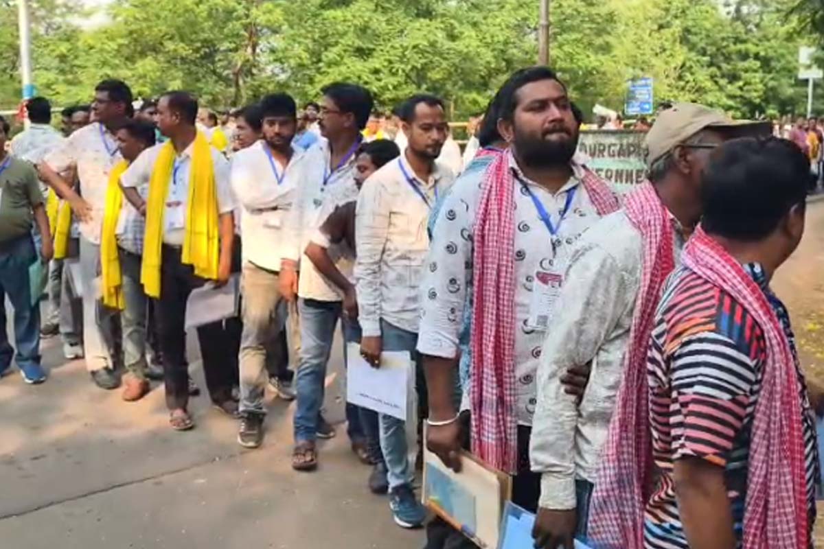 তৃণমূলের এজেন্টদের কাঁধে হলুদ গামছা, বিজেপির লাল