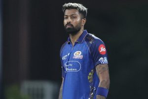 মরণবাঁচন ম্যাচের আগে হার্দিককে ঘিরে ধোঁয়াশা, দলের সঙ্গে রায়পুর গেলেন না মুম্বই অধিনায়ক