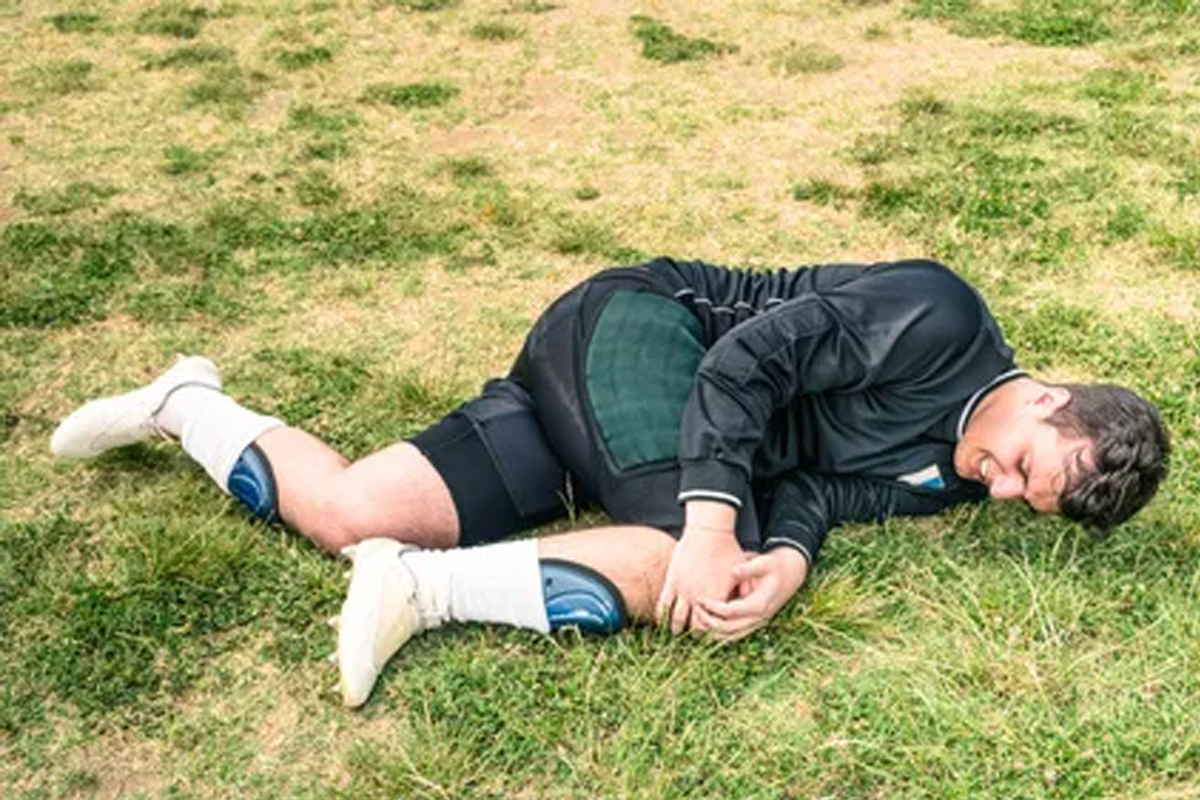 weekend athlete syndrome knee back injury risk young workers