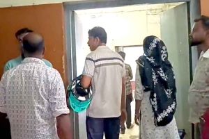 ভুল চিকিৎসায় রোগীর মৃত্যু! কল্যাণীর জেএনএম হাসপাতাল ভাঙচুর, তুমুল উত্তেজনা