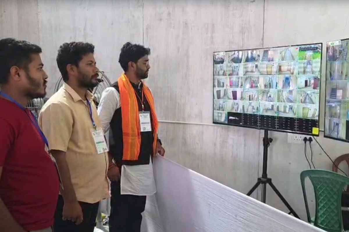 অভিষেকের নির্দেশে কাজ, লোডশেডিংয়ের আশঙ্কায় ট্রান্সফর্মার পাহারায় তৃণমূলের ছাত্রদল
