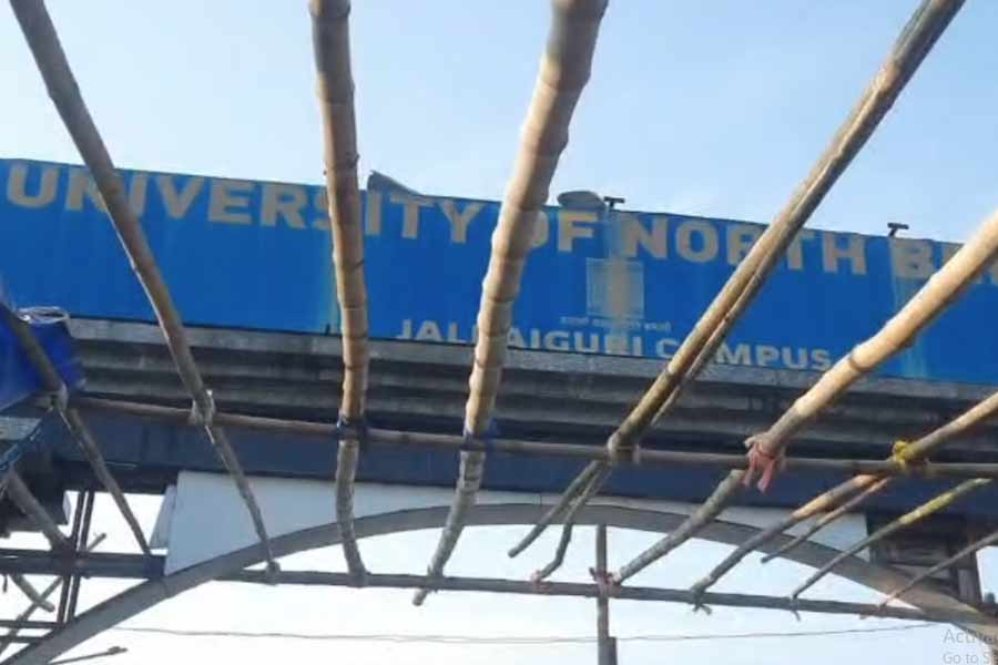 Transformer at Jalpaiguri strong room guards by TMCP after Abhishek Banerjee's offer