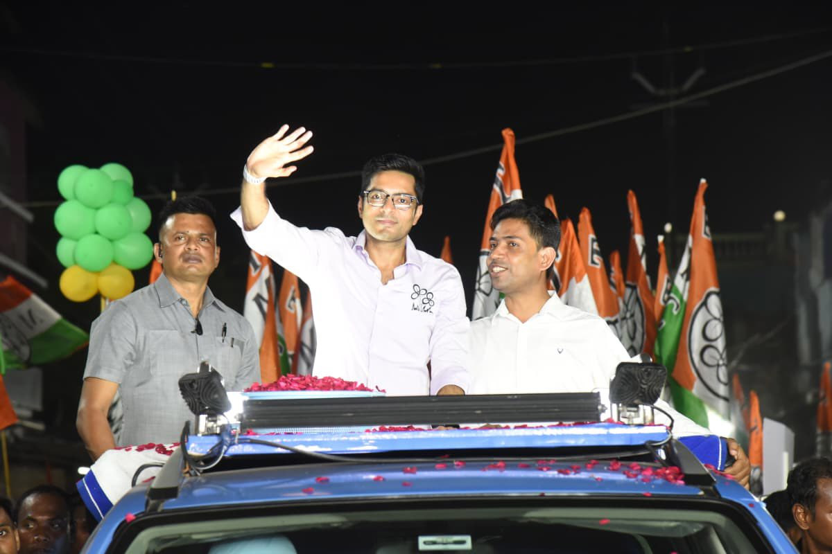 Angry TMC workers lashes out at Abhishek Banerjee and hold him responsible for party's defeat
