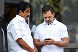 স্থানীয় নেতাদের বঞ্চিত করে রাহুল ঘনিষ্ঠকে মুখ্যমন্ত্রী করার তোড়জোড়, কেরল জিতেও চাপে কংগ্রেস