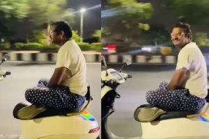 দু’হাত ছেড়ে স্কুটারে পদ্মাসন! লখনউয়ের ব্যস্ত রাস্তায় বিপজ্জনক স্টান্ট, ভিডিও দেখে ক্ষুব্ধ নেটপাড়া