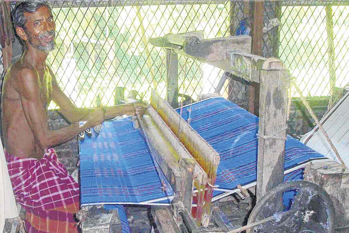 লুঙ্গি পরে ভোট দিতে যাওয়ায় বাধা! গণতন্ত্রের ভিত্তিই প্রশ্নবিদ্ধ?