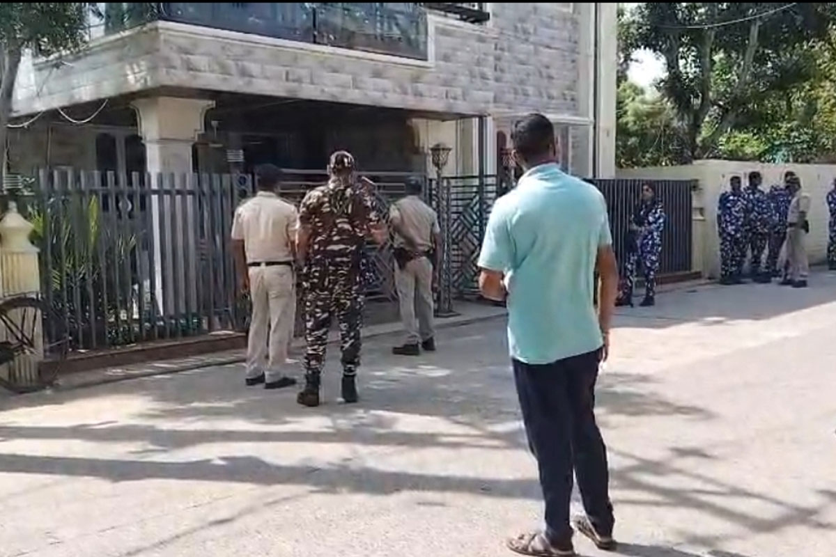 তৃণমূল বিধায়কের প্রাসাদোপম বাড়িতে অভিযান পুলিশের, পাওয়া গেল গোপন গুহা! তাজ্জব তদন্তকারীরা