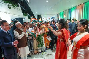 সুইডেনে প্রধানমন্ত্রীর অভ্যর্থনায় বাঙালিয়ানা! পালটা বাঙালি সংস্কৃতিকে প্রশংসায় ভরালেন মোদি!