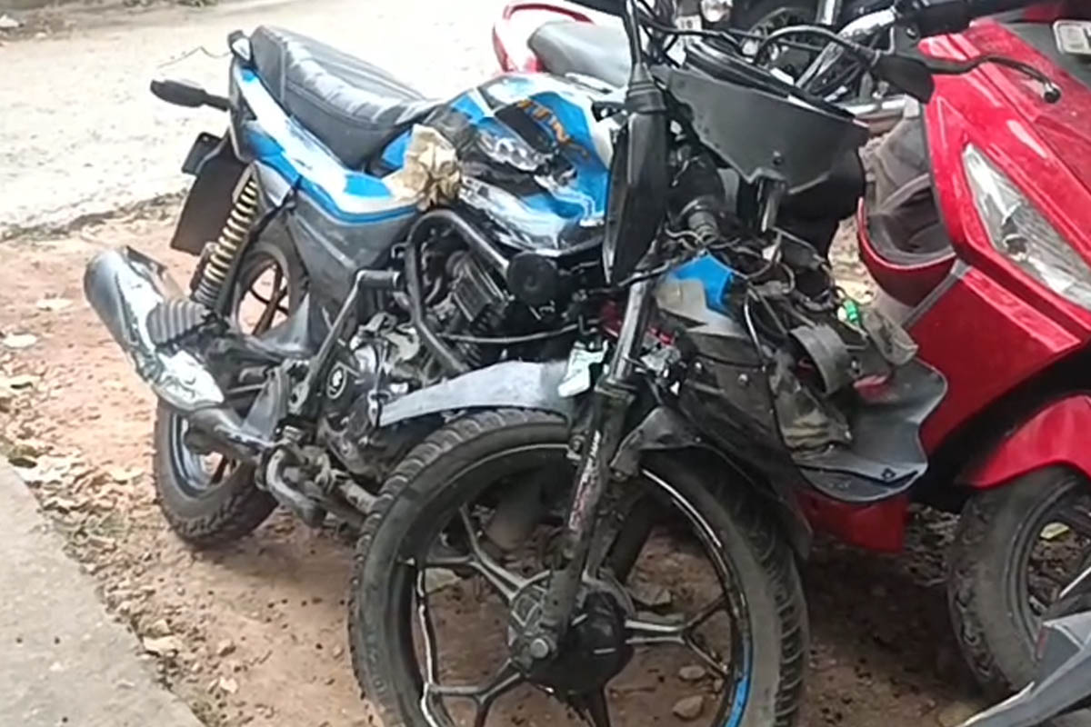 চারচাকার ধাক্কায় উড়ালপুল থেকে ছিটকে নিচে! নাগেরবাজারে মর্মান্তিক দুর্ঘটনায় মৃত্যু বাইক আরোহীর