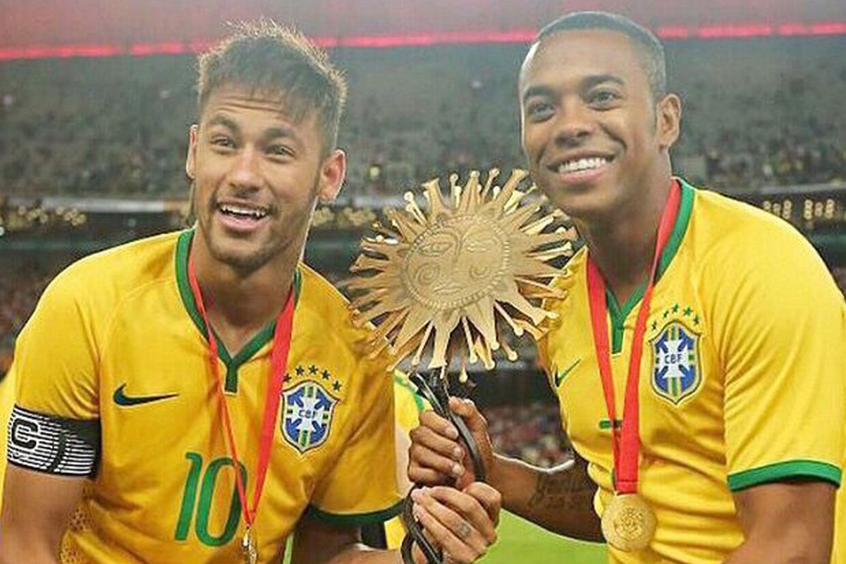 Neymar Jr played at the national team with Robinho