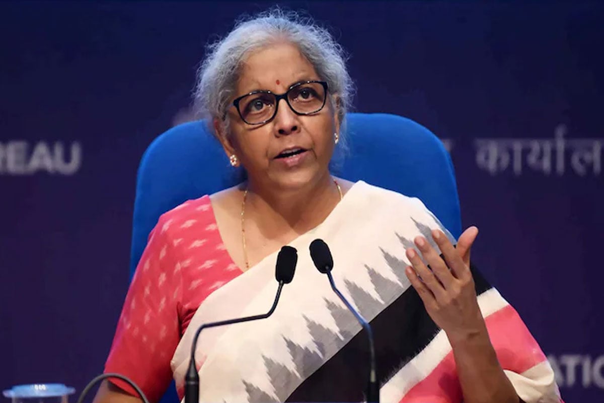 ‘যুদ্ধের জেরে অকল্পনীয় মূল্যবৃদ্ধি…’, আর্থিক চাপ স্বীকার করে কোন বার্তা নির্মলার?