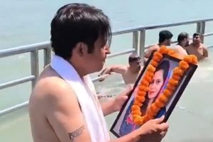 আপত্তিকর রিল তৈরিই নেশা, রাগে জীবিত স্ত্রীর পিণ্ডদান করলেন স্বামী! ভাইরাল ভিডিও