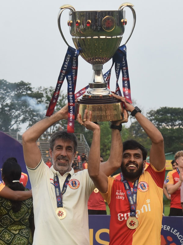 Oscar Bruzon with Souvik Chakrabarti at East Bengal Club