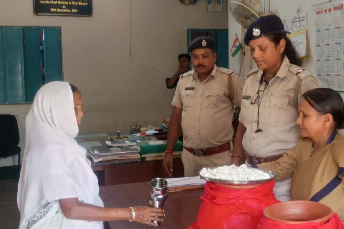 থানাতেও ‘ভয় আউট, ভরসা ইন’, চেয়ারে বসতেই মিলছে শীতল পানীয় জল!