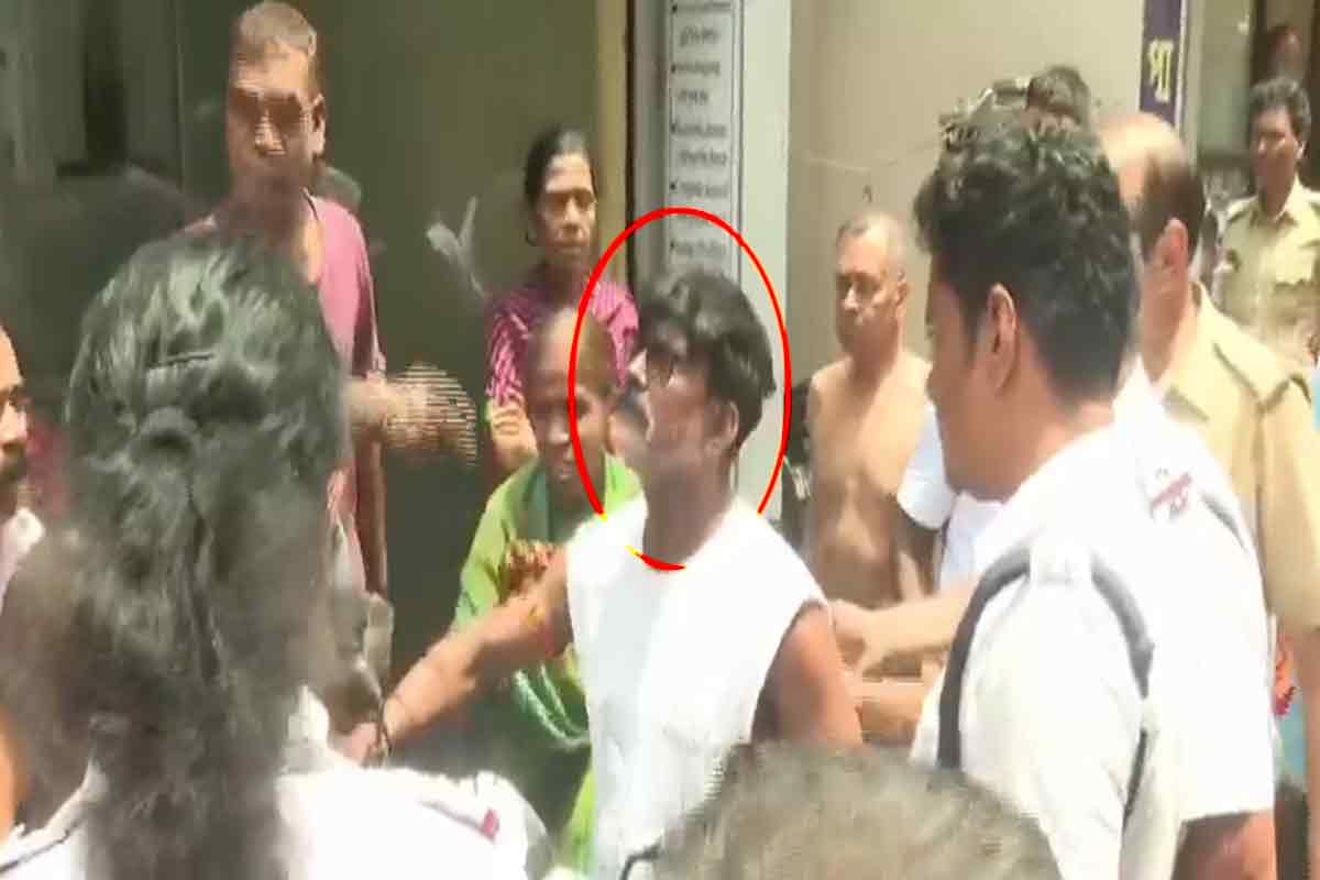 বেলেঘাটার ‘ত্রাস’ রাজুর শাগরেদকে ঠাটিয়ে চড়! ‘ডন’ নস্করের বহুতলে বুলডোজার অ্যাকশন