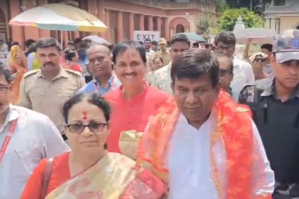 ‘বিরোধীরা বলার সুযোগ পাবেন’, দক্ষিণেশ্বরে সস্ত্রীক পুজো দিয়ে বার্তা স্পিকার রথীন্দ্রের