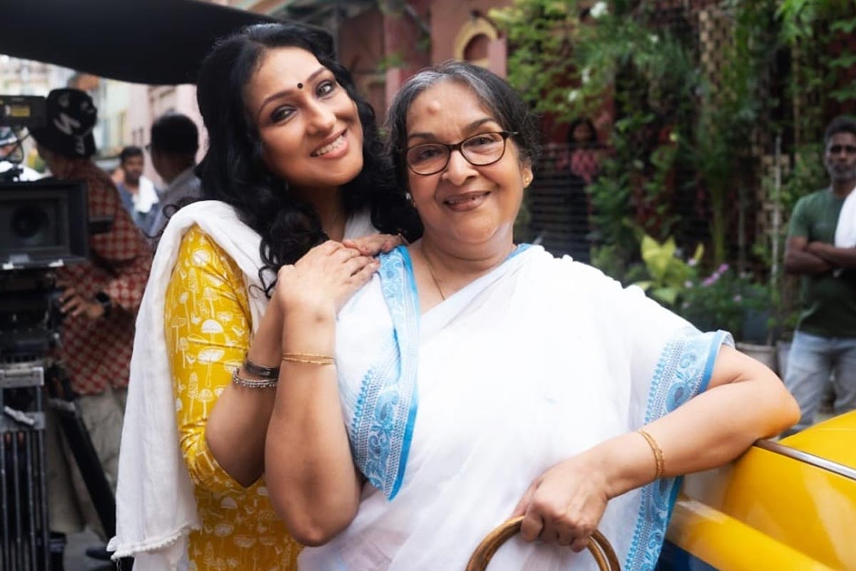 ‘উৎসব’-এর পর ফের একছবিতে ঋতুপর্ণা-মমতাশঙ্কর, বলবেন প্রবীণদের একাকিত্বের অসহায়তার কথা