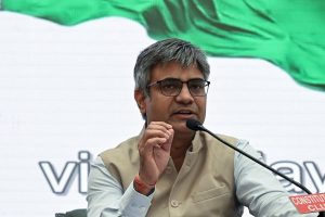 তাড়া করছে পাঞ্জাব পুলিশ, ‘নিখোঁজ’ বিজেপিতে যোগ দেওয়া আপ সাংসদ, তোপের মুখে কেজরিওয়াল