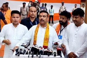 ‘৫ মন্ত্রী নিয়ে এসেছি, রাস্তা বন্ধ হয়নি’, মমতাকে বিঁধে দুর্গাপুরে শিল্পের প্রতিশ্রুতি ‘কাজের মানুষ’ শুভেন্দুর