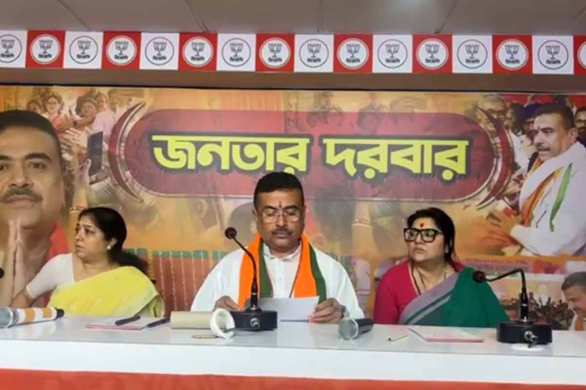 মন্ত্রিসভার বৈঠকের আগে ‘জনতার দরবারে’ শুভেন্দু, সরাসরি শুনছেন অভাব-অভিযোগ