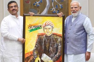 দিল্লিতে মোদিকে বঙ্কিমচন্দ্রের ছবি উপহার শুভেন্দুর, ‘সবকা সাথ, সবকা বিকাশ’ বার্তা প্রধানমন্ত্রীর