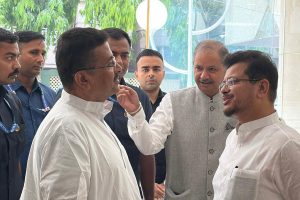 বঙ্গভবনে ক্ষণিকের ‘সৌজন্য সাক্ষাতে’ই বদলাল রাজ্য রাজনীতির ভাগ্য! ঋতব্রতর আড়ালে কার হাত?