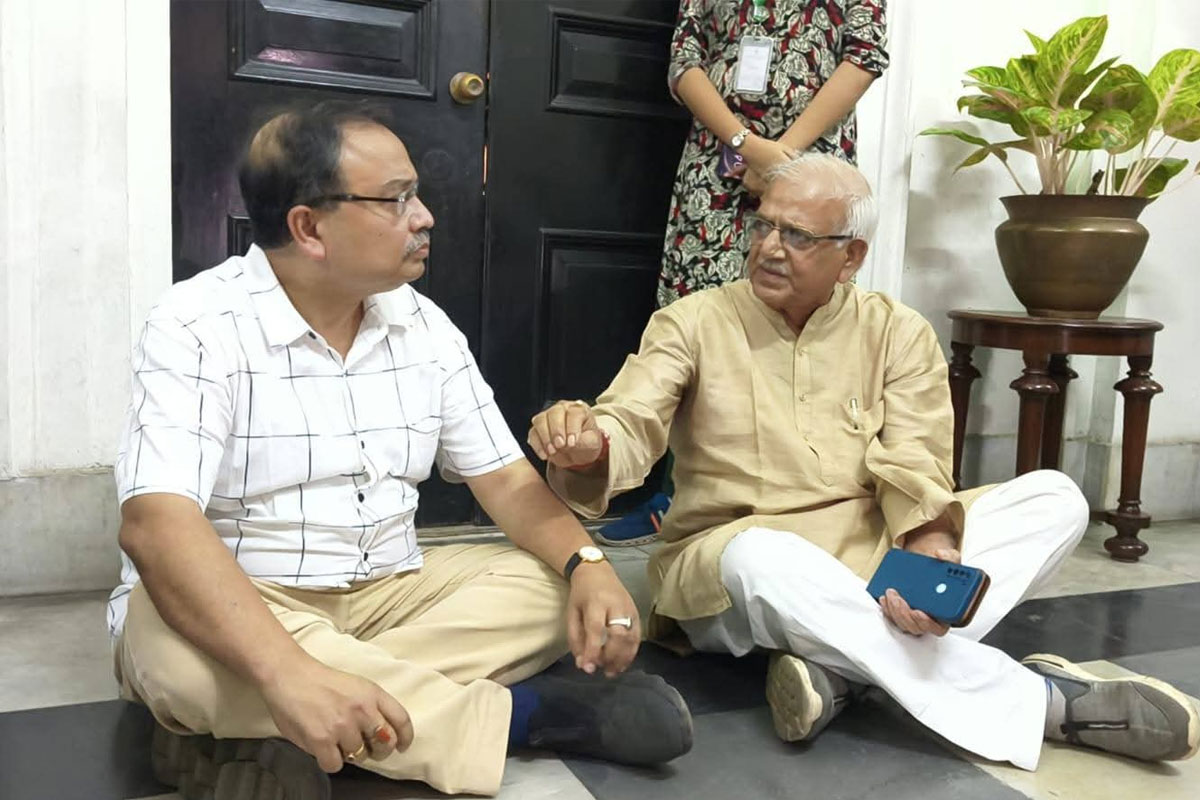 ৮০ বিধায়ক থাকা সত্ত্বেও বিধানসভায় ঘরের দাবিতে অবস্থানে শুধু শোভনদেব-কুণাল