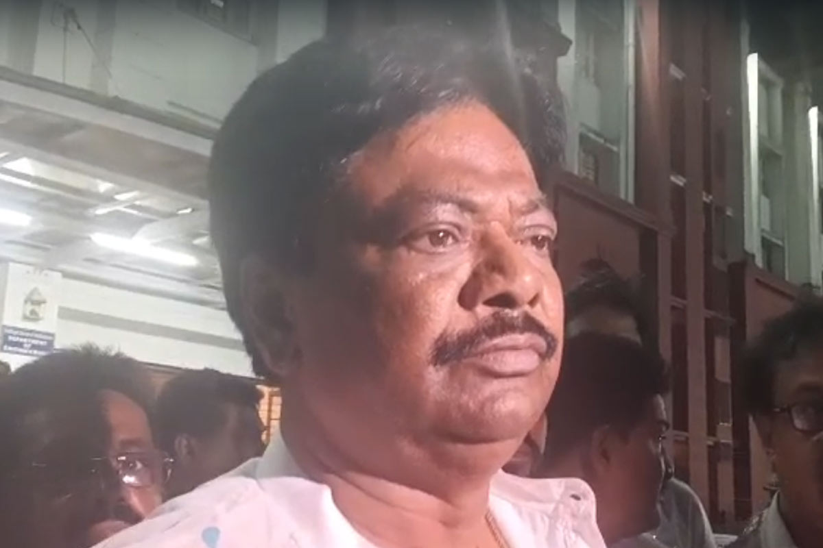 উদয়নারায়নপুরে তৃণমূলের জয়ী প্রার্থীকে মারধর বিজেপির! বাহিনীর সামনেই ‘হেনস্তা’