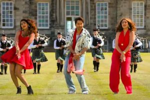 ‘সলমন-সুস্মিতার ম্যাজিকের এক শতাংশও হয়নি’, বরুণ ধাওয়ানের ‘চুনারি চুনারি’ দেখে নিন্দার ঝড় নেটপাড়ায়