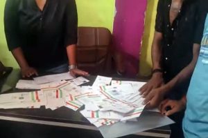তৃণমূল পার্টি অফিসে উদ্ধার রাশি রাশি আধার কার্ড! বিধাননগরে তুলকালাম