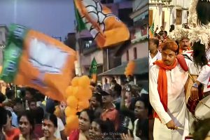অনুব্রতর বাড়ির সামনেই ‘চড়াম চড়াম’, গেরুয়া আবির উড়িয়ে ঢাক কাঁধে নাচ কেষ্টর ভাইপোর