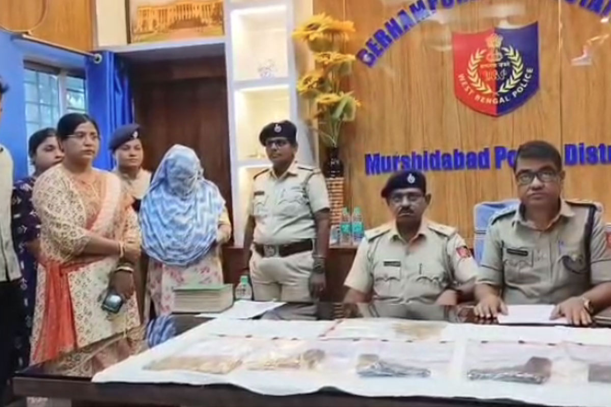 শপথে অশান্তির পরিকল্পনা! বহরমপুরে তৃণমূল নেতার বাড়ি থেকে উদ্ধার অস্ত্র, কার্তুজ