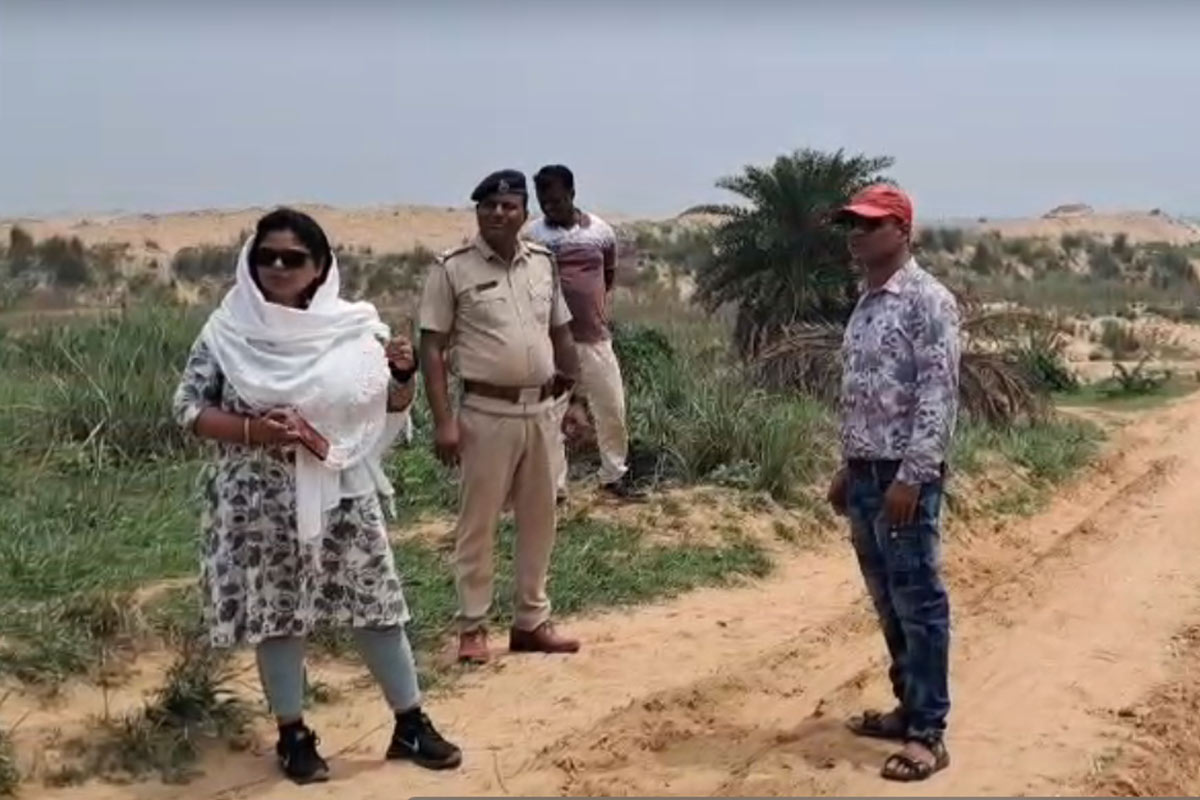 বৃহস্পতিতে বালি পাচারে সরব মুখ্যমন্ত্রী, শুক্রে একাধিক বালিঘাটে হানা পুলিশ ও সরকারি আধিকারিকদের