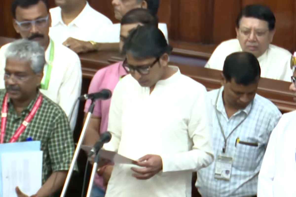 দ্বিতীয়বার বিধায়ক, তবুও শপথবাক্য পাঠ করতে গিয়ে ঘেঁটে ঘ বায়রন! ভিডিও দেখে হেসে খুন নেটপাড়া