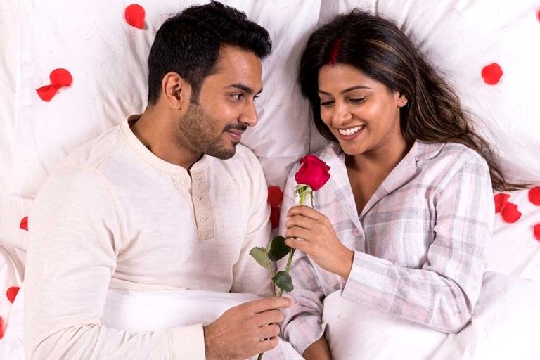 নতুন বিয়ে হয়েছে? সাধু সাবধান! বেডরুমে ভুলেও রাখবেন না এই ৭ জিনিস