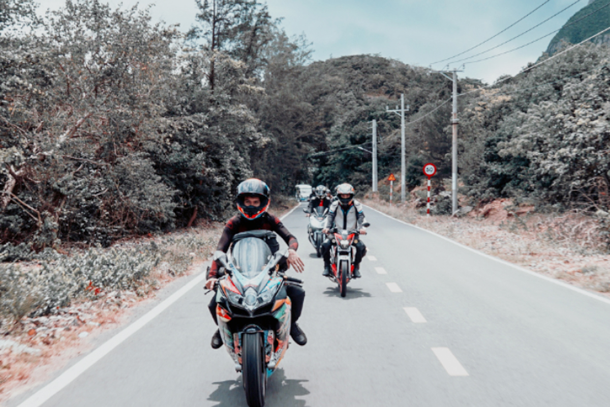 heatwave bike riders red signal warning danger summer