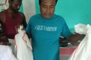 বোলপুরে তৃণমূলের অফিসে থরে থরে সাদা থান! ভোটে জিতলে এলাকায় হিংসা ছড়ানোর পরিকল্পনা?