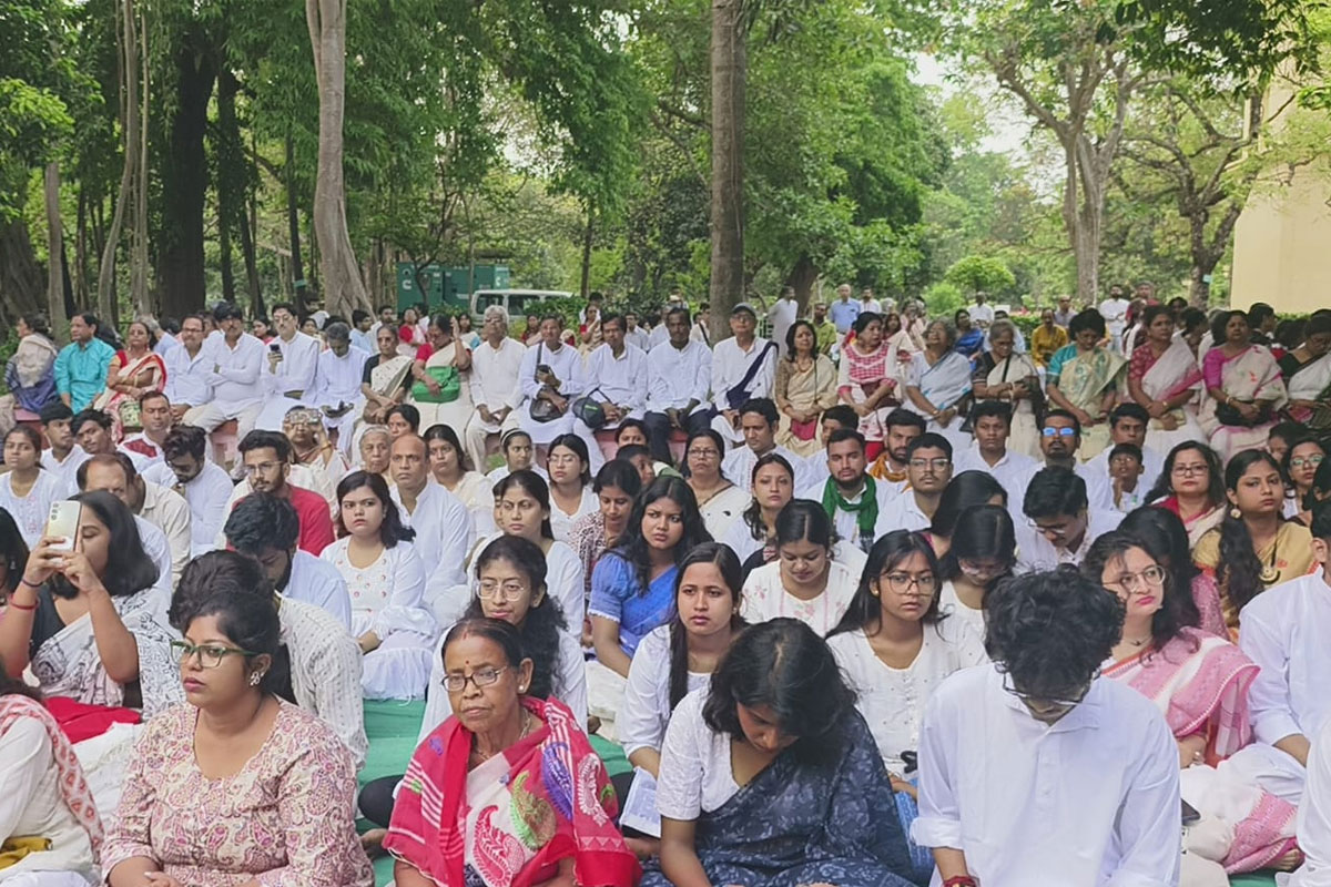 গান-কবিতায় বিশ্বকবির জন্মতিথি পালন বিশ্বভারতীতে, ঐতিহ্য ধরে রাখার আহ্বান উপাচার্যের