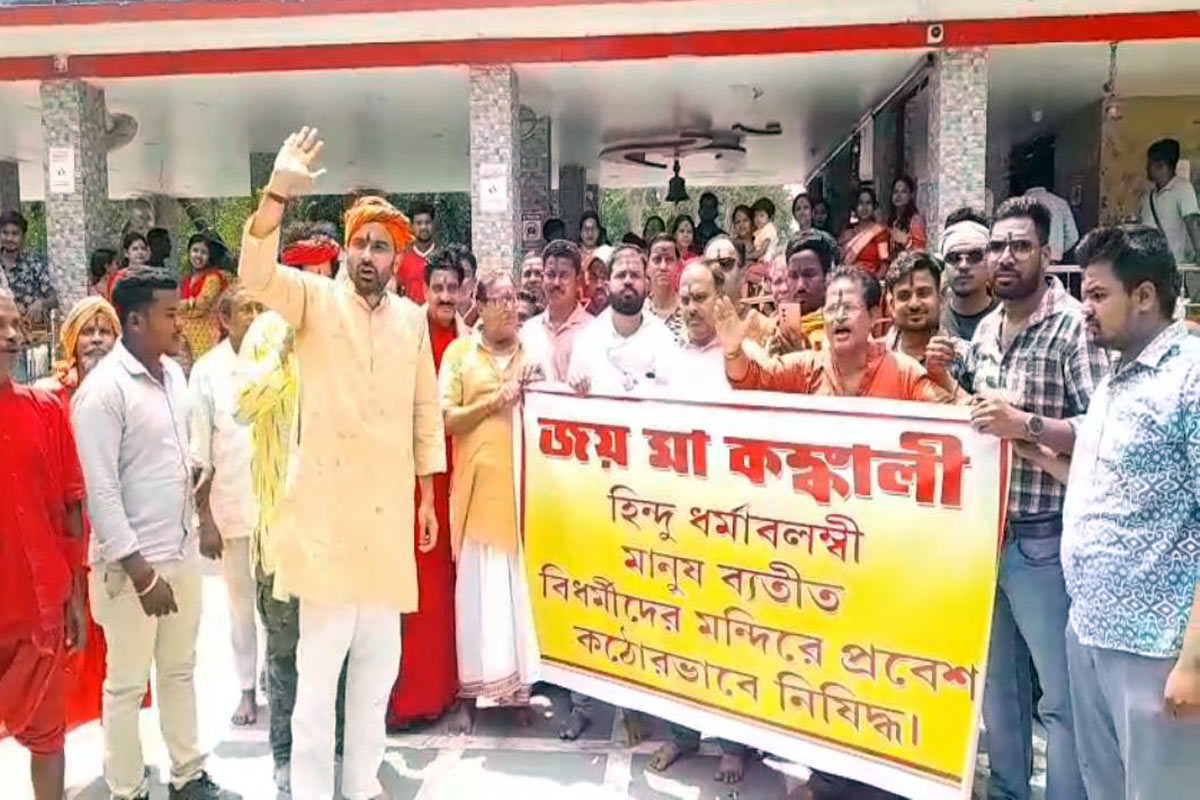 ‘হিন্দু ধর্মাবলম্বী ছাড়া বিধর্মীদের প্রবেশ নিষেধ’, বঙ্গজয়ের পরেই কঙ্কালীতলায় হোর্ডিং বিজেপির