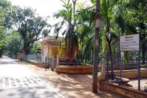 ভারী যানে ক্ষতিগ্রস্ত কবিগুরুর ঐতিহ্যবাহী রাস্তা, মুখ্যমন্ত্রী শুভেন্দু শরণে বিশ্বভারতী